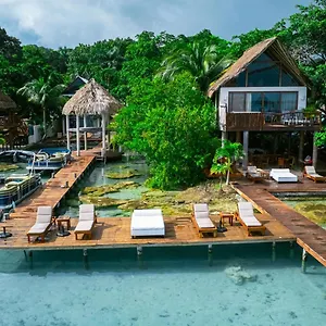 https://xoot-kaana-villa-vista-laguna.quintano-roohotels.com